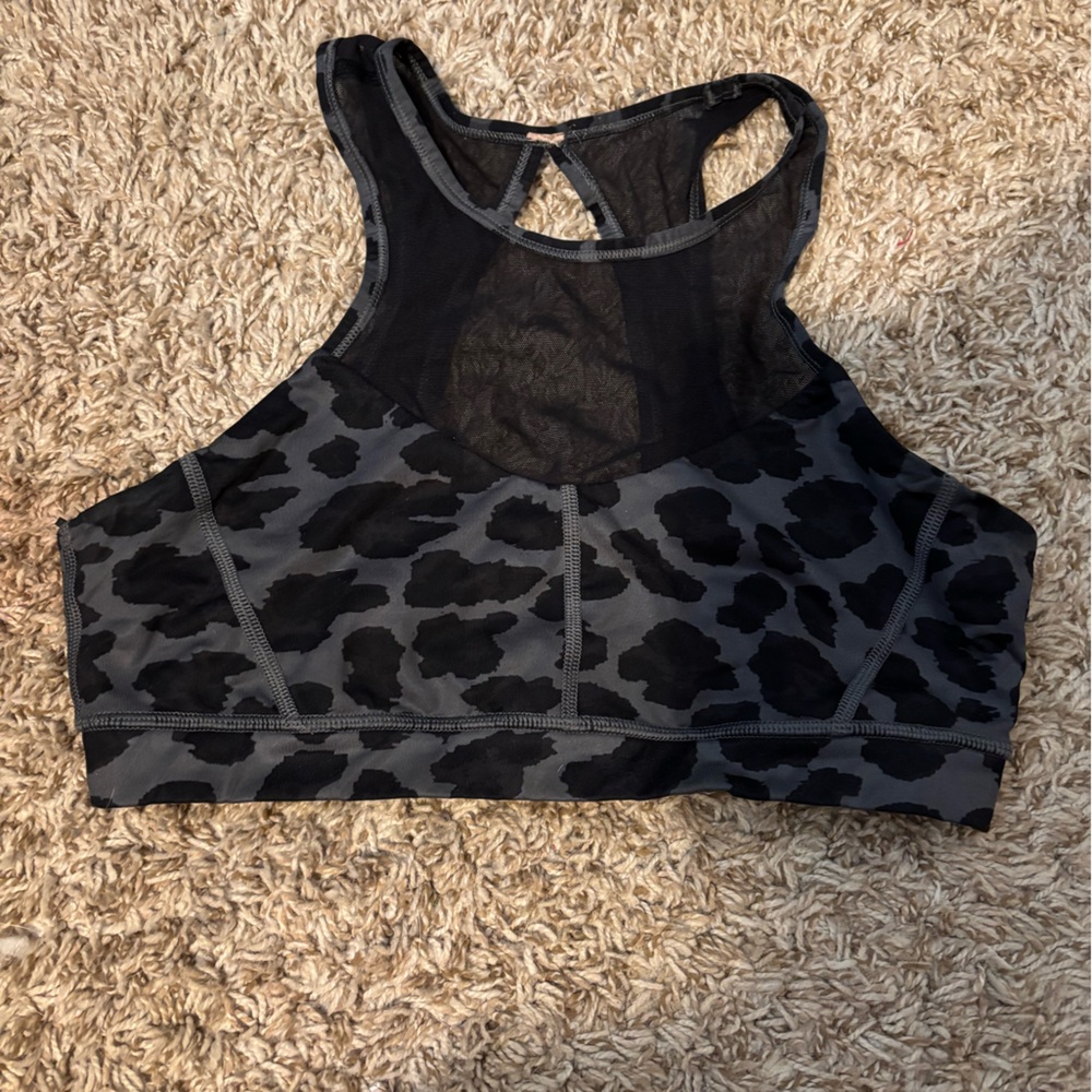 Lululemon sports bra, EUC, size 8/10